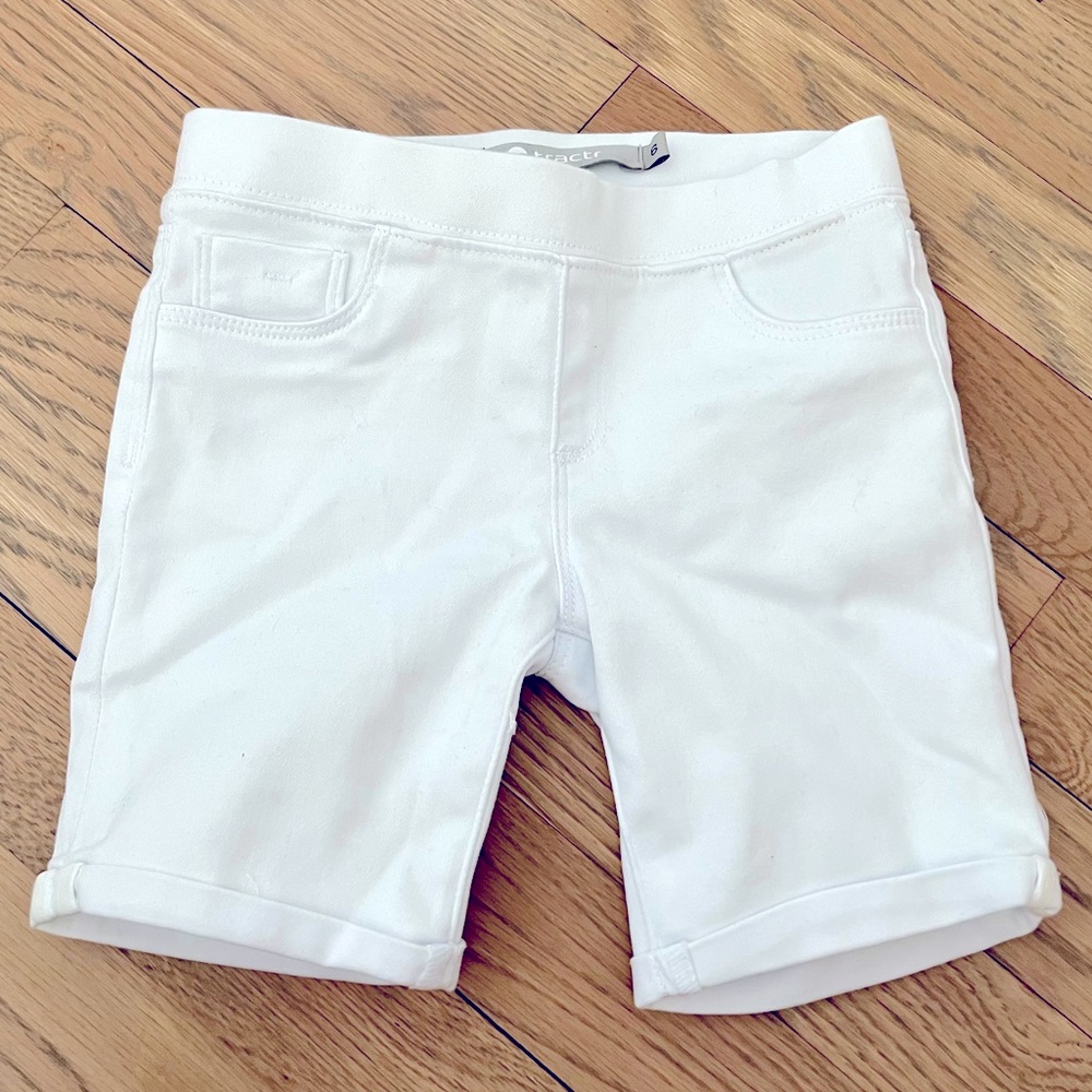 Tractr Pull On Stretchy Denimn Shorts. Size 6.